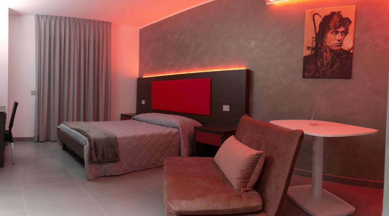 Brigante Suites Misano Adriatico Zewnętrze zdjęcie